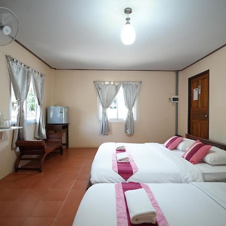Baan Pun Sook Resort Pantai Chao Lao Bagian luar foto