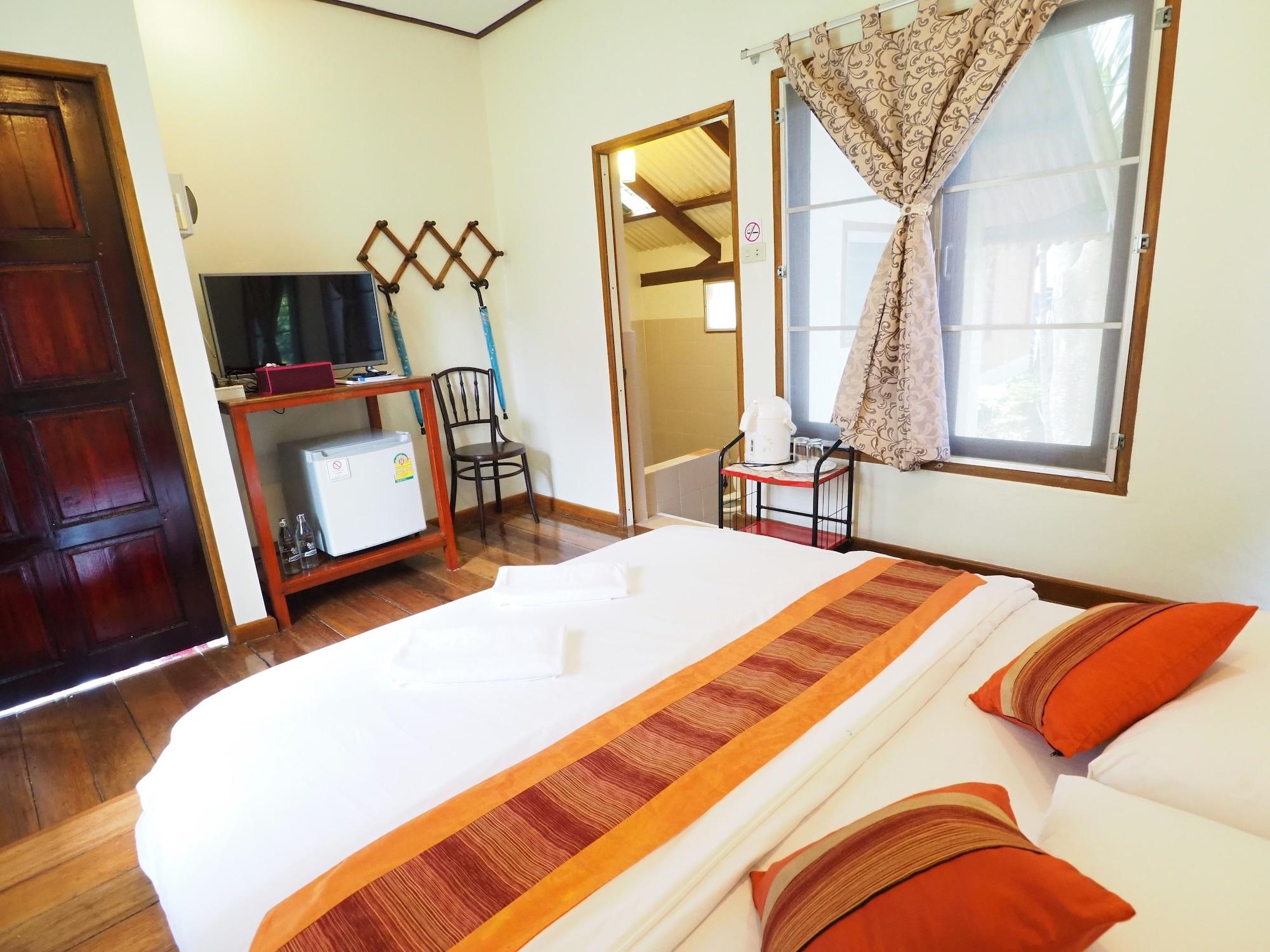 Baan Pun Sook Resort Pantai Chao Lao Bagian luar foto