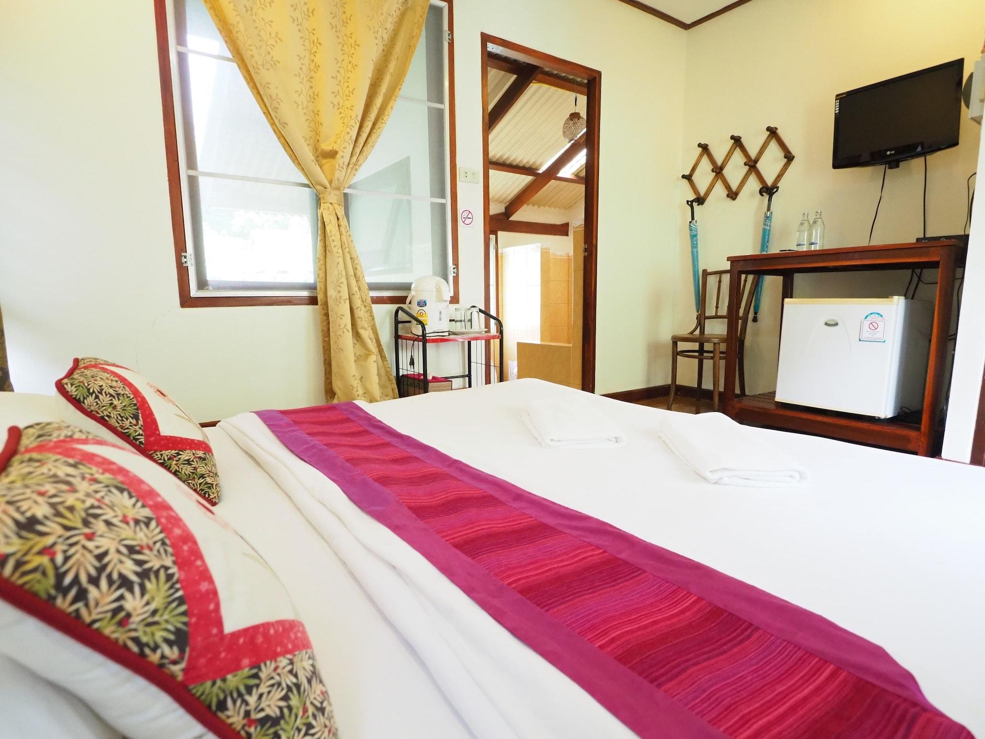 Baan Pun Sook Resort Pantai Chao Lao Bagian luar foto