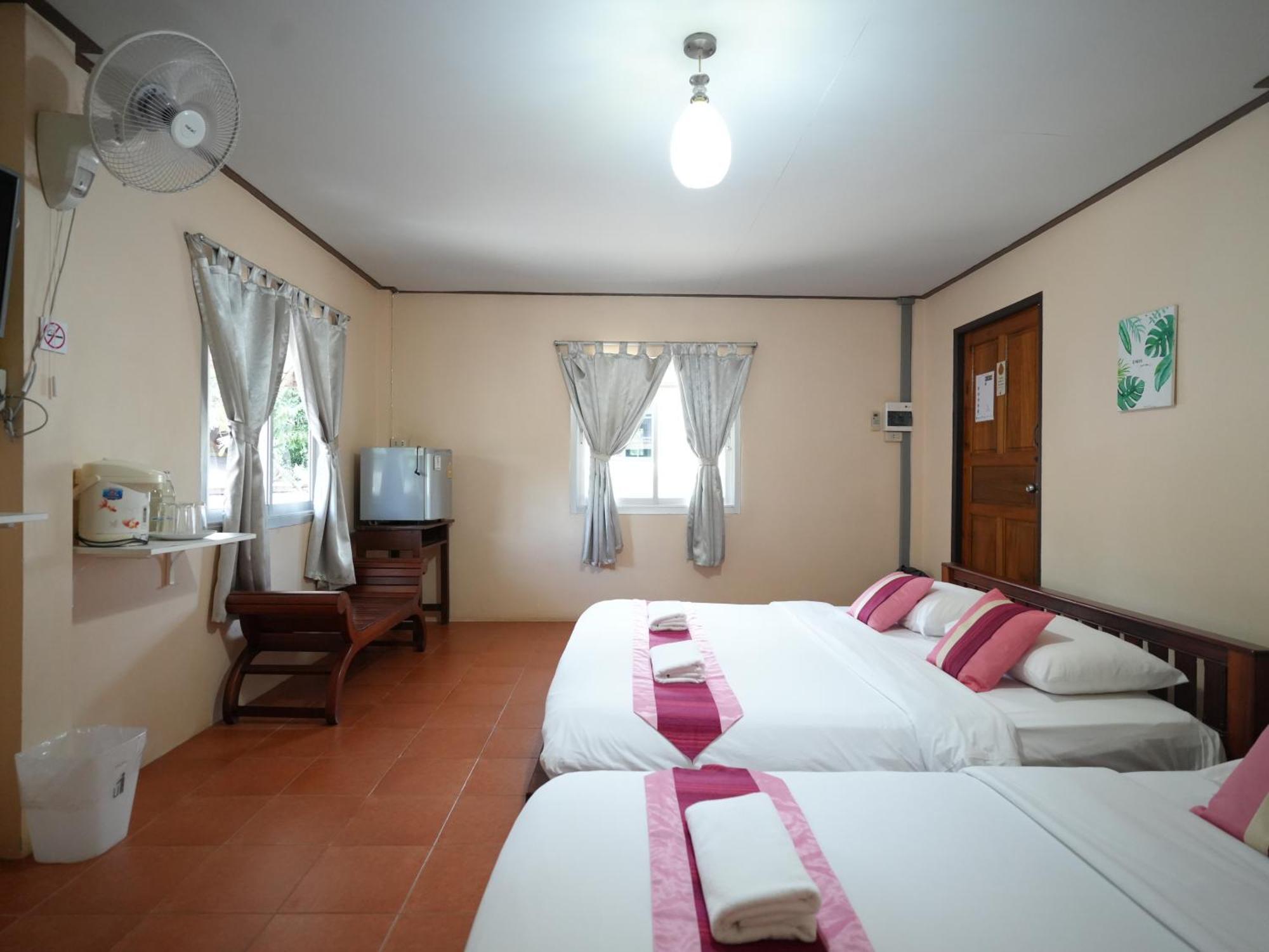 Baan Pun Sook Resort Pantai Chao Lao Bagian luar foto