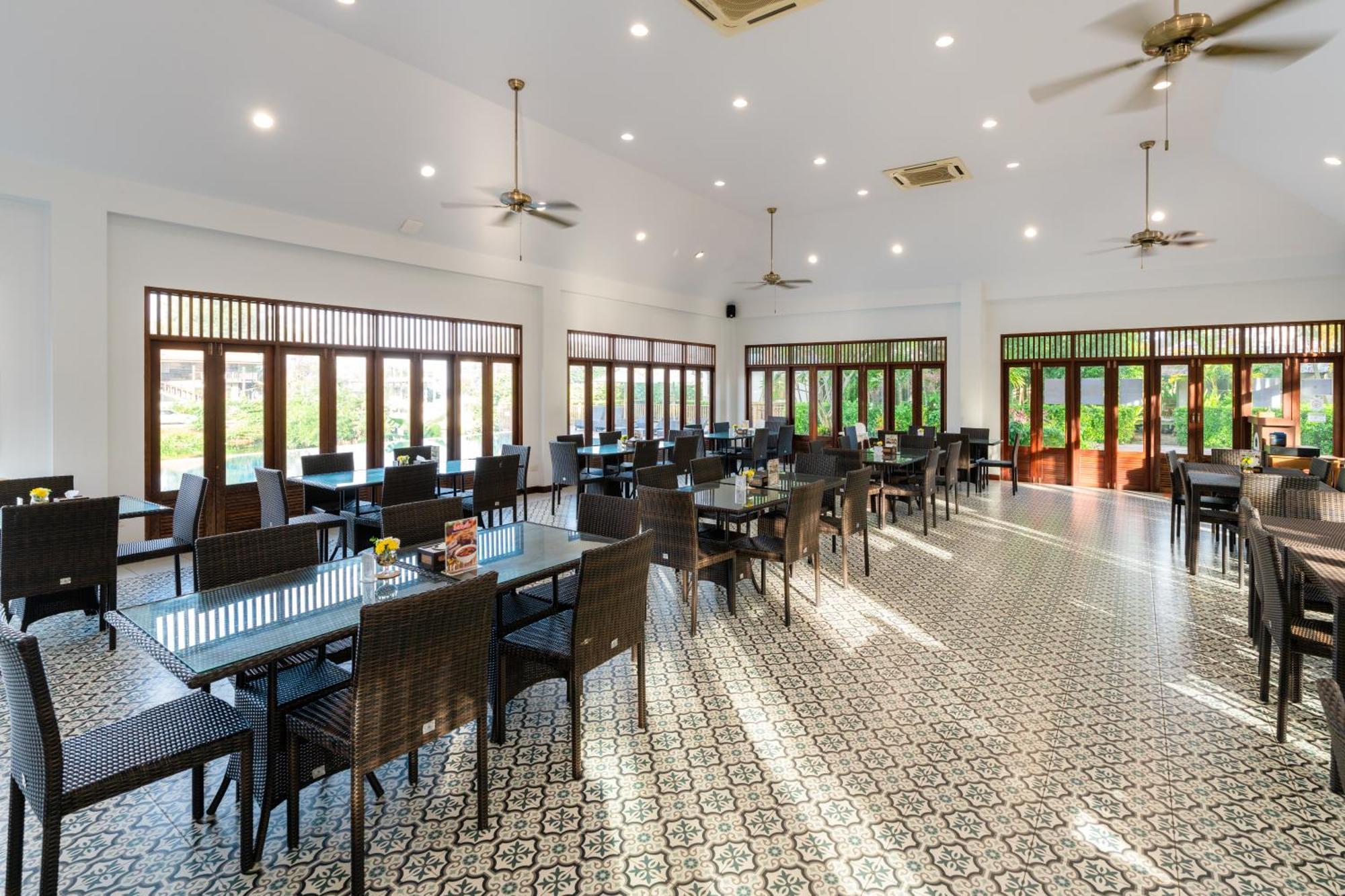 Baan Pun Sook Resort Pantai Chao Lao Bagian luar foto