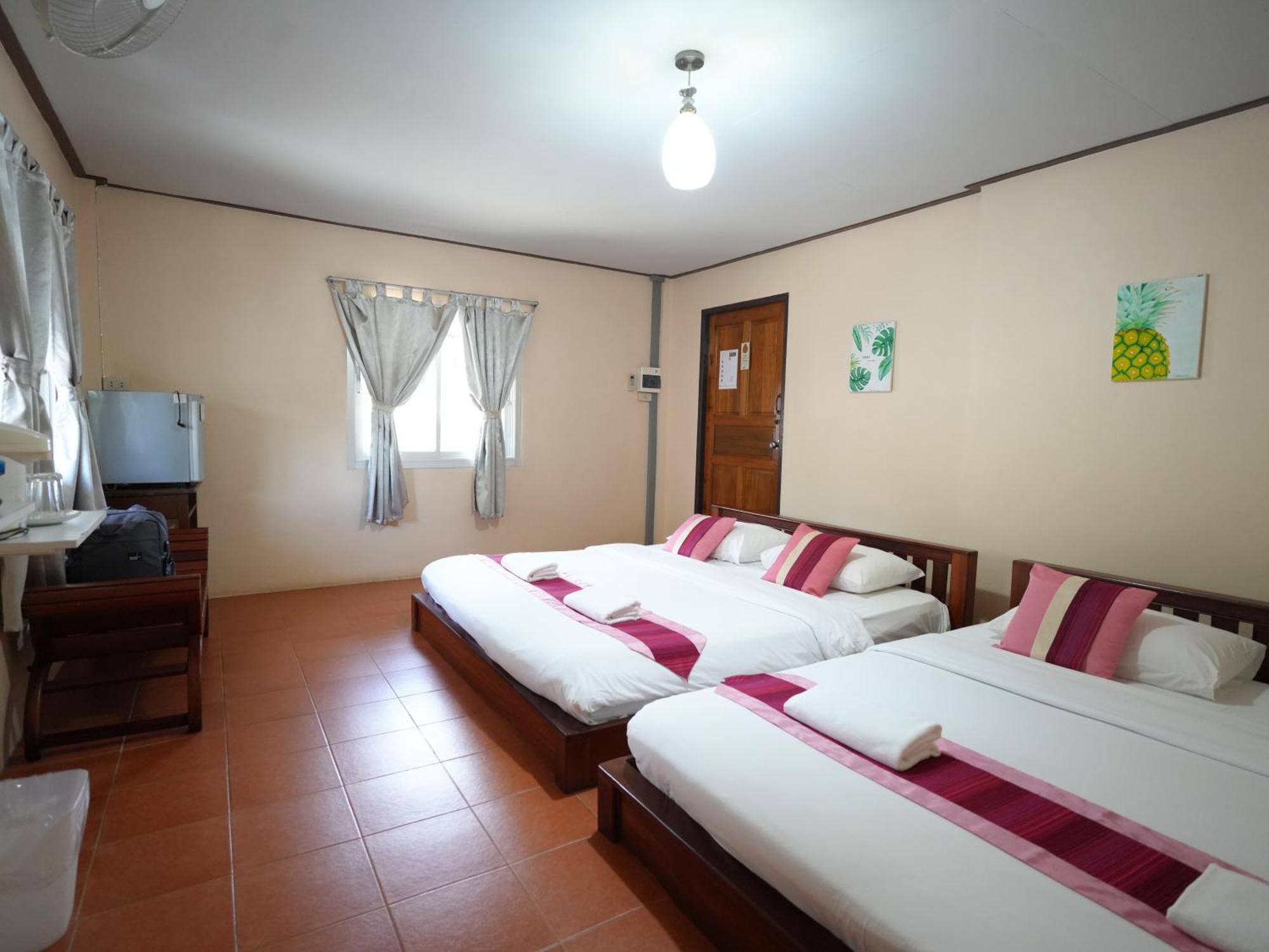 Baan Pun Sook Resort Pantai Chao Lao Bagian luar foto