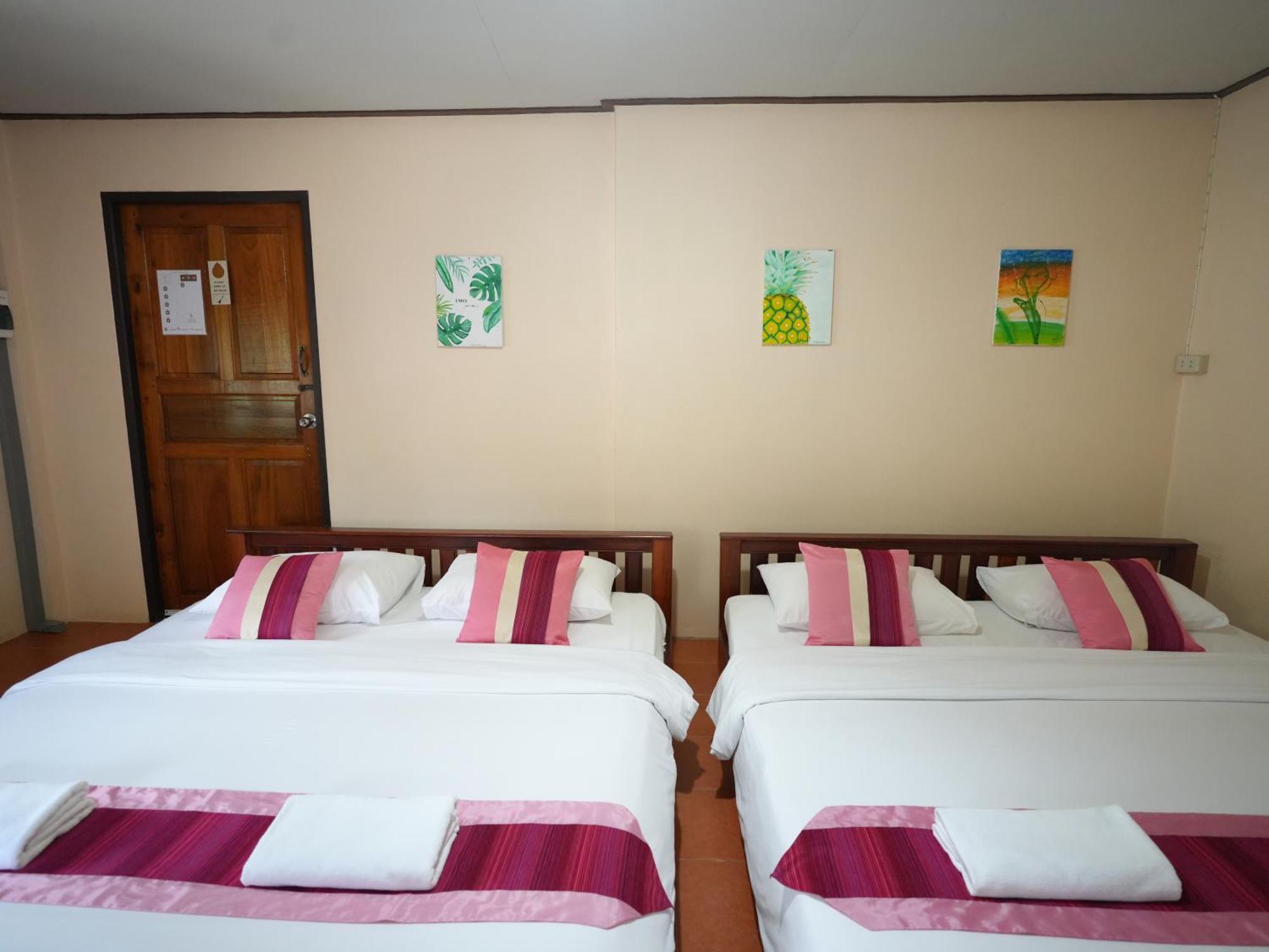 Baan Pun Sook Resort Pantai Chao Lao Bagian luar foto