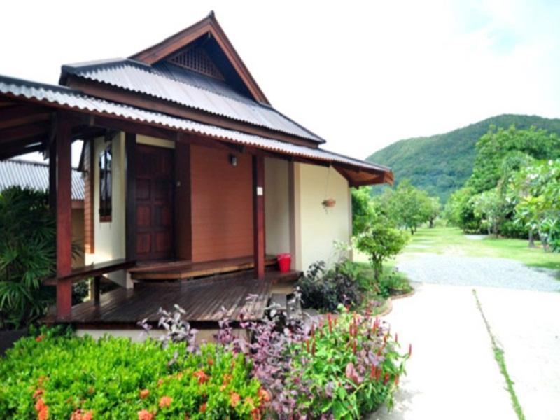Baan Pun Sook Resort Pantai Chao Lao Bagian luar foto