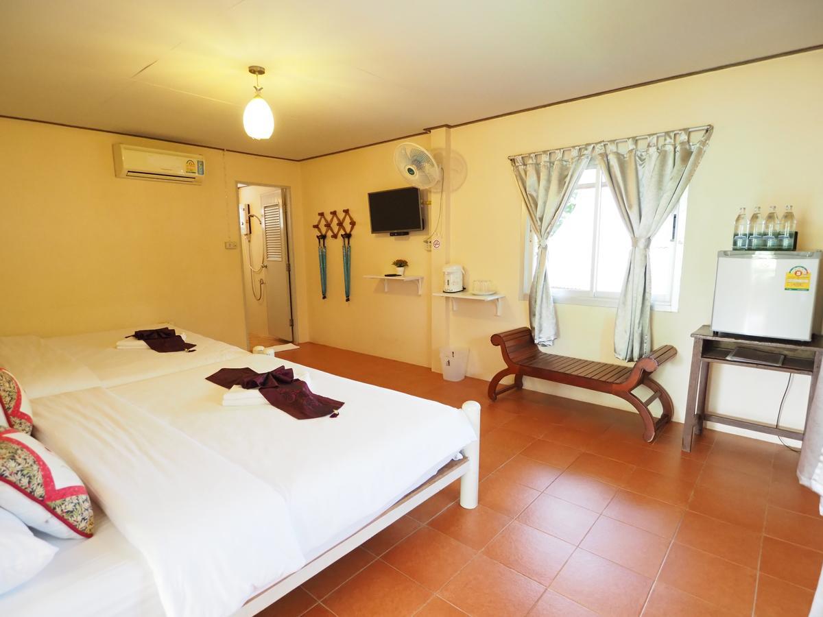 Baan Pun Sook Resort Pantai Chao Lao Bagian luar foto