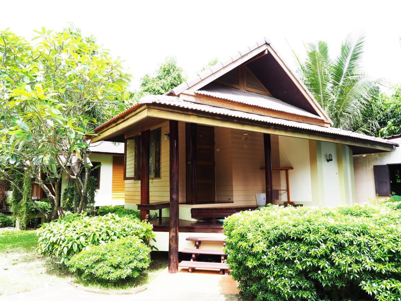 Baan Pun Sook Resort Pantai Chao Lao Bagian luar foto