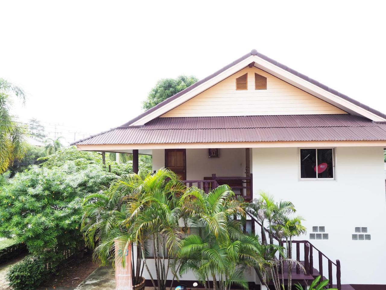Baan Pun Sook Resort Pantai Chao Lao Bagian luar foto